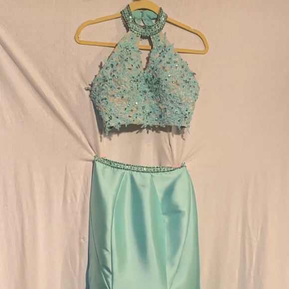 Prom Dress - Picture 2 of 5